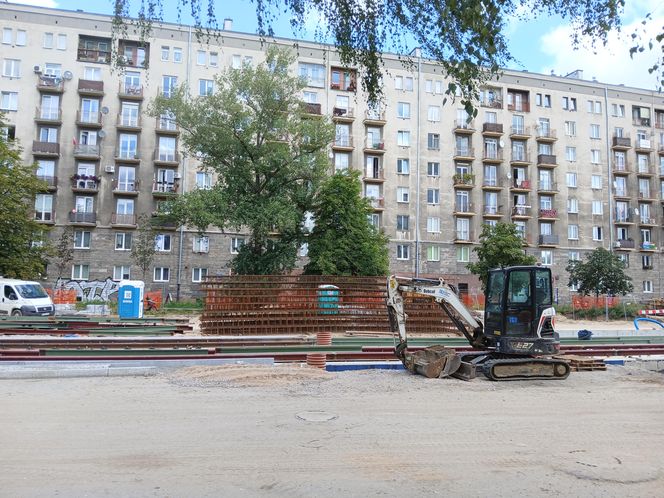 Budowa tramwaju do Dworca Zachodniego, skrzyżowanie ul. Grójeckiej i Bitwy Warszawskiej 1920 Roku