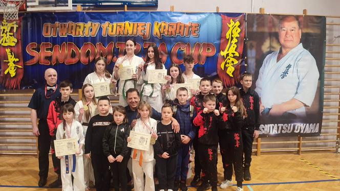 Karatecy ze Skarżyska-Kamiennej na podium turnieju w Sandomierzu (2)
