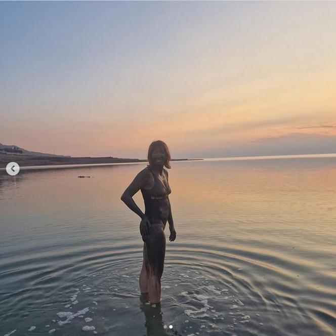 64-letnia Grażyna Wolszczak przyłapana w bikini