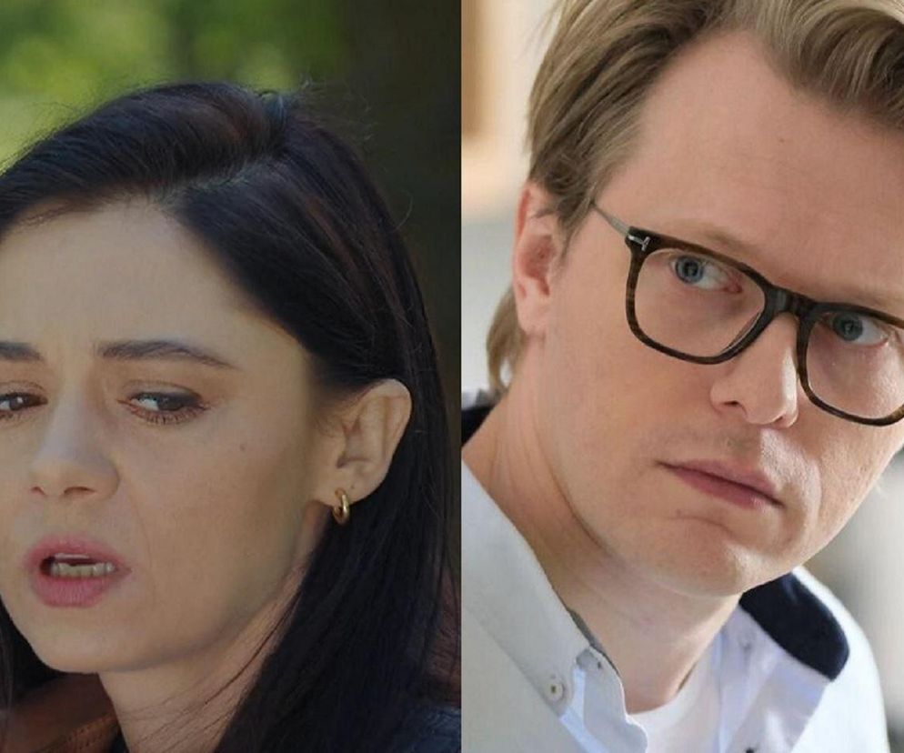 Aktorka Adriana Kalska jako Iza oraz aktor Philippe Tłokiński jako Radek w scenie z serialu M jak miłość. Iza ma czarne włosy i kolczyki koła. Radek ma blond włosy, okulary w ciemnej oprawce i koszulę. Więcej o ich dalszych losach przeczytasz na Super Seriale.