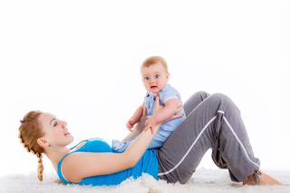 Ćwiczenia z noworodkiem: jak ćwiczyć z dzieckiem? [PORADY POŁOŻNEJ]
