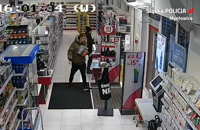Złodzieje sklepowi kradną w Rossmannie w Mysłowicach