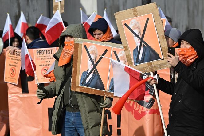 Protest kupców z Marywilskiej przed ratuszem