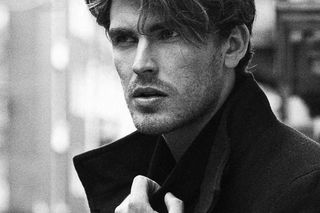 Pamiętacie chłopca z opakowań Kinder Czekolady? Sprawdziliśmy, co robi dorosły model i jak reklama słodyczy wpłynęła na jego karierę 