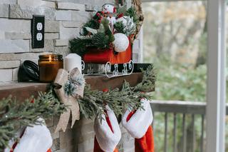 Kominek świąteczny. Jak zrobić i udekorować kominek na święta. Inspiracje