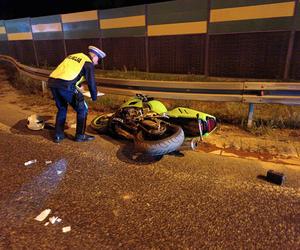 Pruł motorem uciekając przed policją. Roztrzaskał się o osobówkę