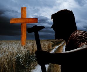 Zabił i ukrzyżował Stanisława na polu! Cała wieś widziała wiszące zwłoki. Koszmar na Kielecczyźnie