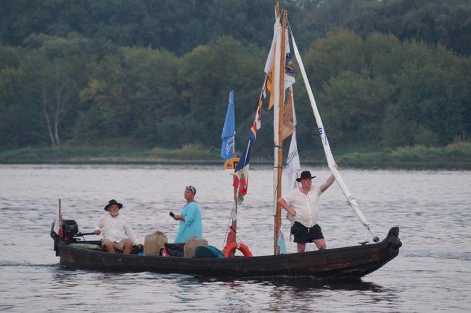 Festiwal Wisły 2023 w Bydgoszczy. Tak było na paradzie łodzi [ZDJĘCIA]