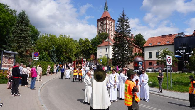 Boże Ciało 2025. Tysiące osób uczestniczyło w olsztyńskich procesjach