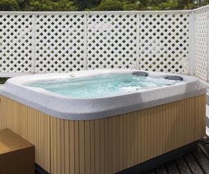 Jacuzzi na taras i do ogrodu. Zobacz modne modele