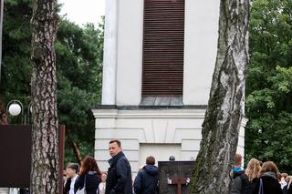 MINISTER BŁASZCZAK Z SYNEM NA ROZPOCZĘCIU ROKU.