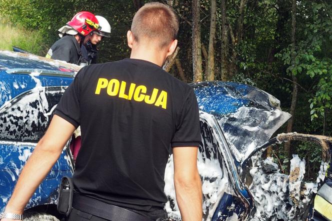 Rozbite auto już ugaszone