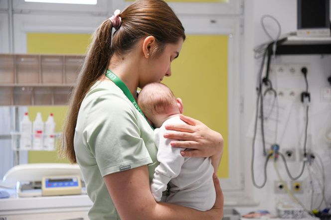 Maleńki Staś samotnie czeka w szpitalu na rodzinę