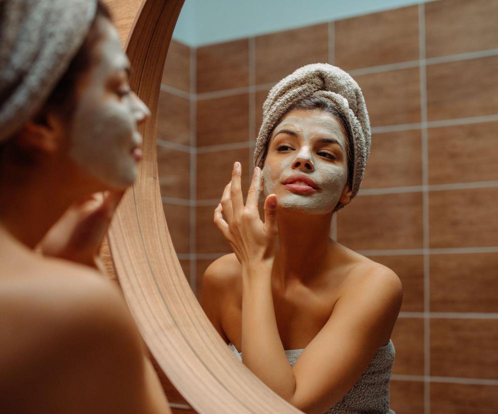 Zamiast wypić z rana, dodaj do kremu. Efekty zaskoczą cię podwójnie