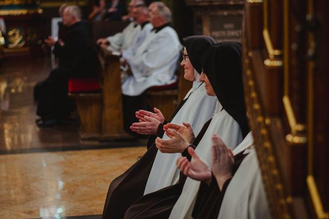 Kanoniczne objęcie diecezji sosnowieckiej przez bp. Artura Ważnego. "Dał się poznać jako odważny"