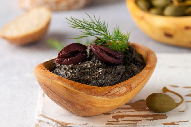 czarne pesto z oliwek