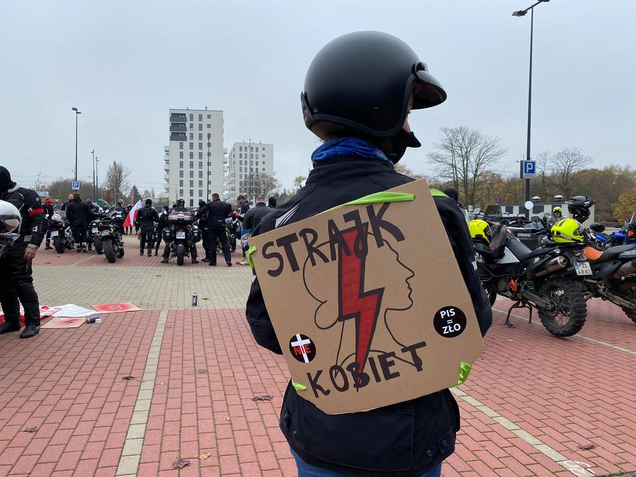 Moto spacer w Łodzi. Motocykliści wspierają kobiety! [AUDIO, WIDEO]