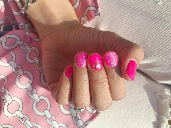 Manicure inspirowany lalkami Barbie 