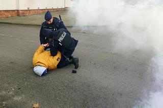 Dużo dymu i pełna mobilizacja. Spektakularna akcja w piotrkowskim areszcie śledczym