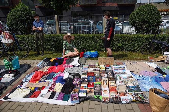 Tarnogajski Pchli Targ, ul. Nyska 66, parking przed Szkołą Podstawową 9