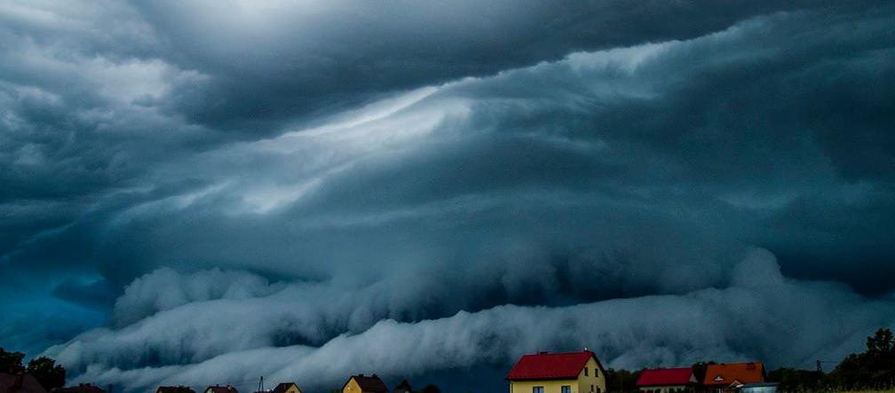 Potężna chmura szelfowa widziana z okolic Rzeszowa