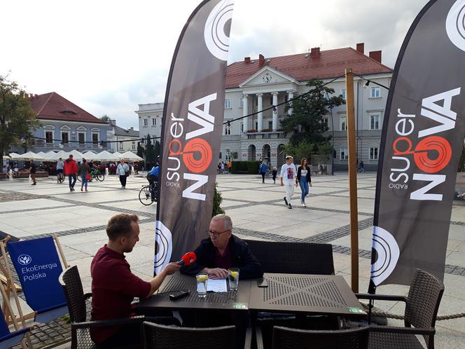 Super Lato w Kielcach. Zdjęcia z naszego mobilnego studia w ogródku letnim klubu Maska
