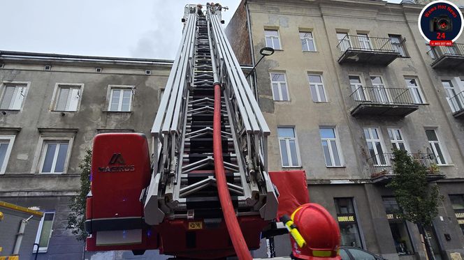 Pożar poddasza w zabytkowej kamienicy na ul.Miedzianej