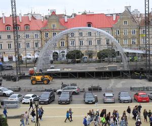 Na placu Zamkowym w Lublinie rozkładana jest duża scena. Co tu się odbędzie? 