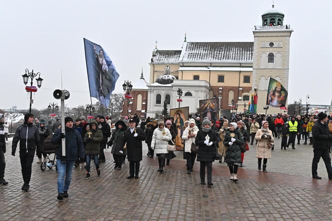 Wojownicy Maryi w pokutnej procesji różańcowej