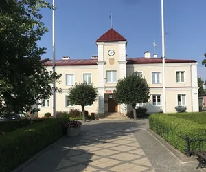 Malowniczy rynek i jedyny mural w powiecie. Urzędów to miejsce, które musicie zobaczyć [GALERIA]