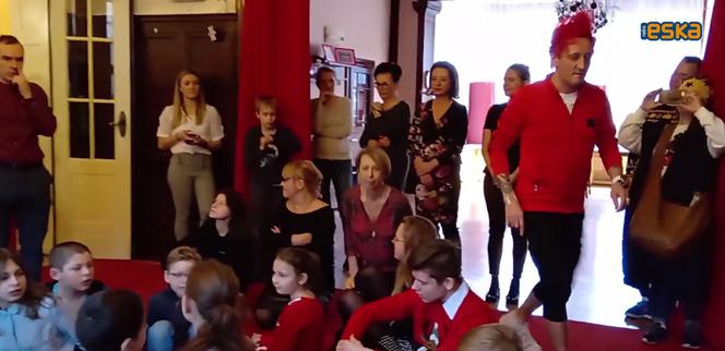 Michał Wiśniewski rozdał prezenty podopiecznym Domu Dziecka w Katowicach [ZDJĘCIA, WIDEO]