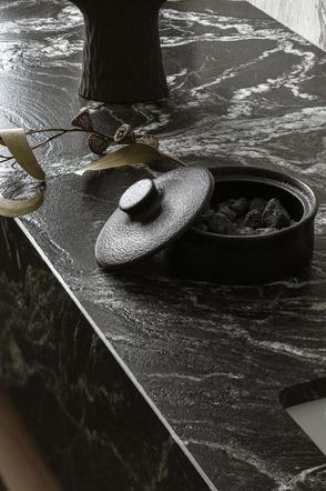 nowy wzór kamienia Black Beauty w kolekcji Sensa by Cosentino