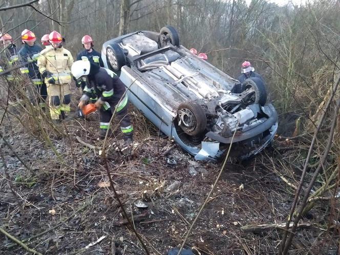 Tragiczny finał podróży! Dwie osoby, w tym DZIECKO, trafiły do szpitala