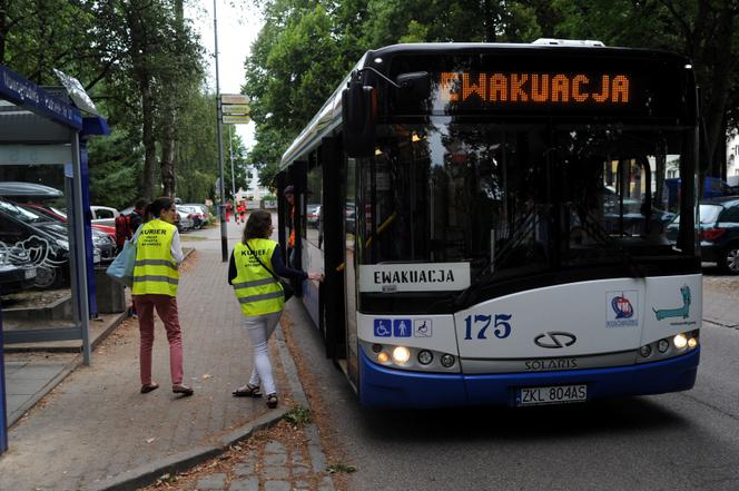 Ewakuacja w Kołobrzegu. Saperzy wyciągają bomby z Bałtyku