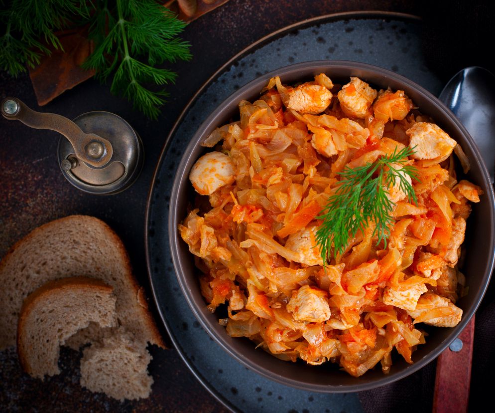 Kapusta duszona z kurczakiem - zdrowa, sycąca, pyszna