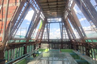 Rozbiórka słynnej willi na dachu bloku