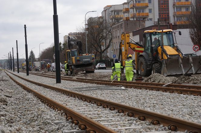 Remont torowiska na ul. Toruńskiej w Bydgoszczy. Wiemy, kiedy tramwaje wrócą na stałe trasy