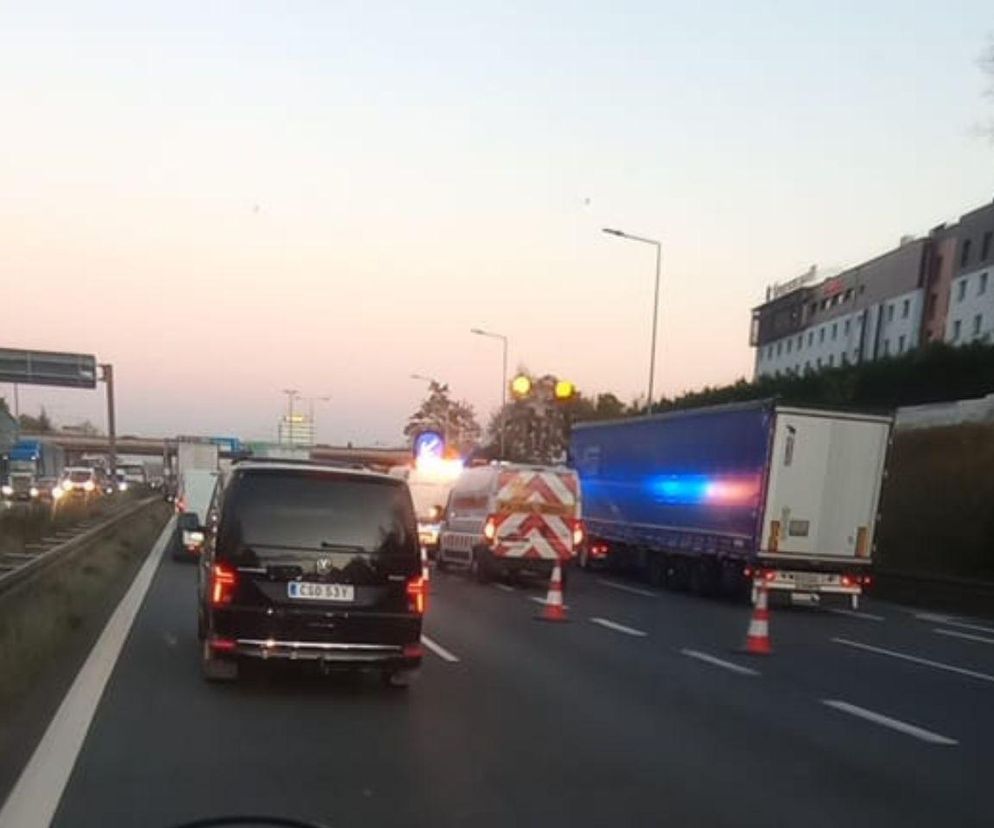 Ogromne utrudnienia na A4 w Katowicach. Zderzyło się kilka pojazdów. Ruch odbywa się jednym pasem