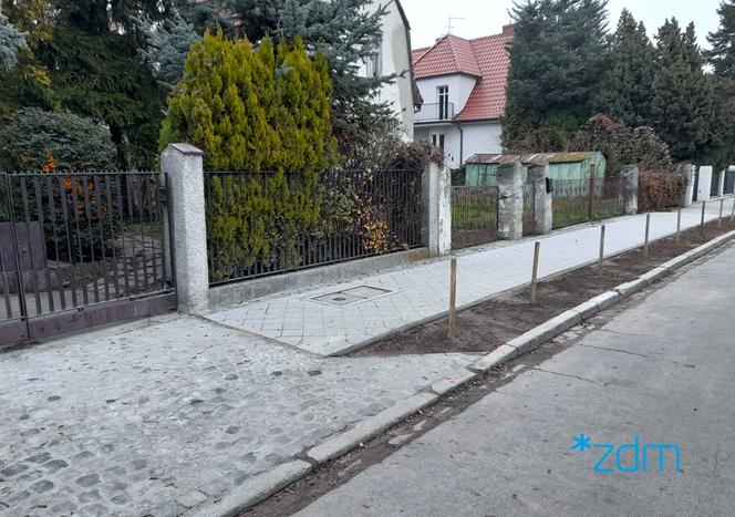 Chodnik przy ulicy Podolskiej w Poznaniu