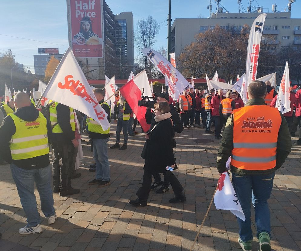 Protest w Katowicach. Tysiące związkowców na ulicach. Padły mocne słowa o „zbrodniczej ideologii”