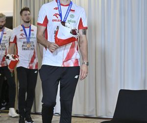 Kibice w szoku! Czekali na siatkarzy, a tu nagle wyszli polscy złoci medaliści