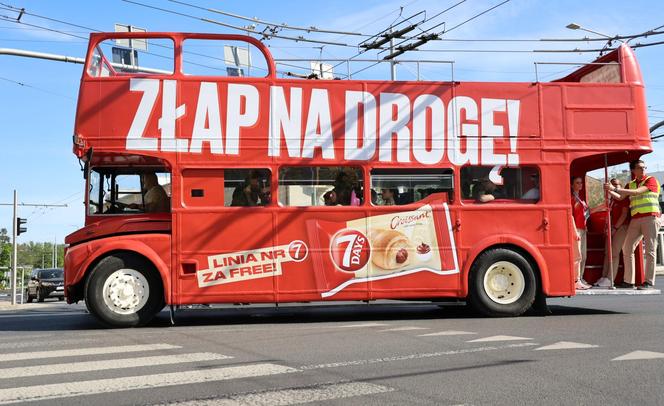 Czerwony autobus linii 7Days już na ulicach Lublina! Za nami inauguracja trasy podczas parady studentów