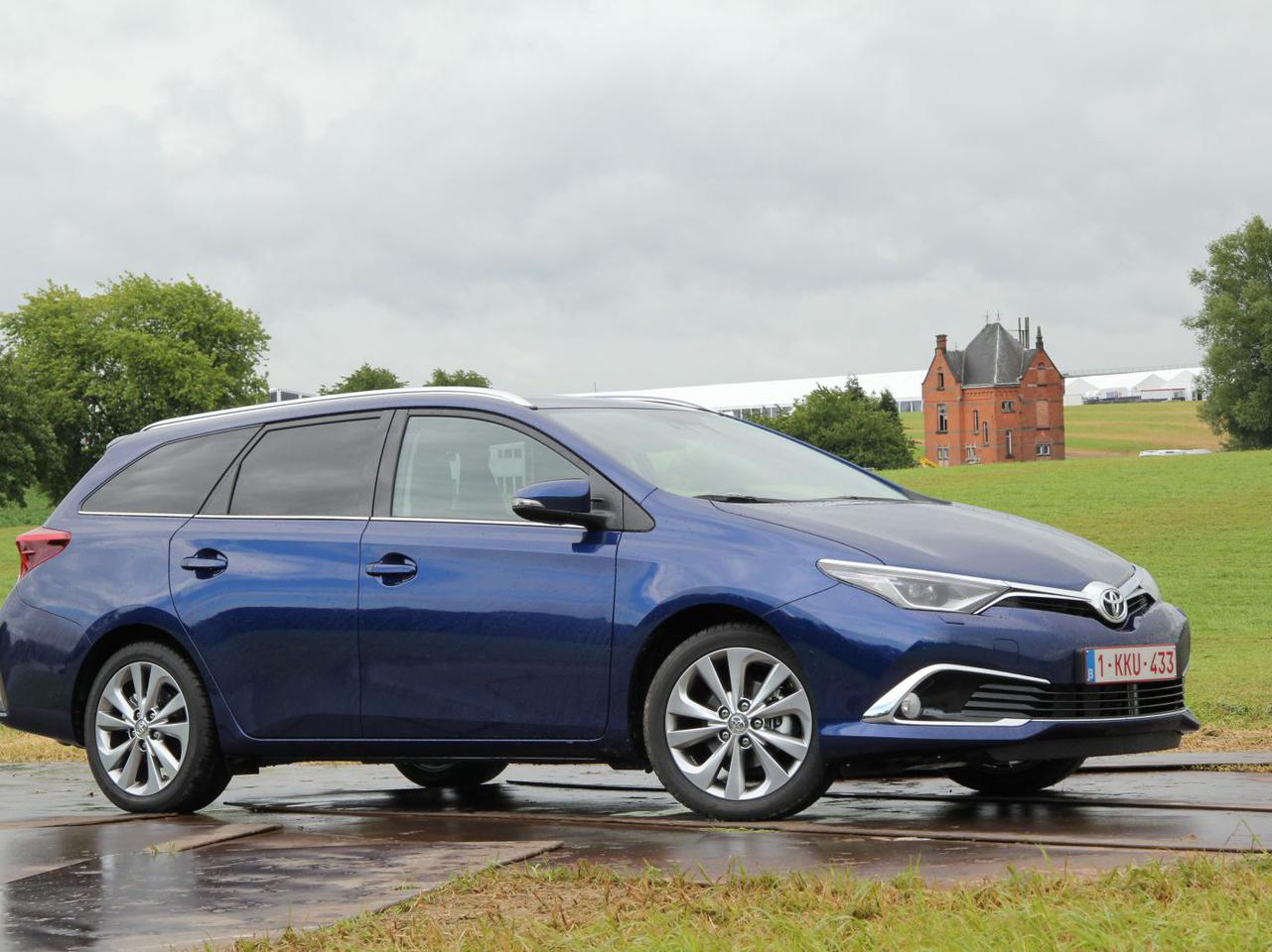 Test Toyota Auris 1.6 D-4D Touring Sports & Toyota Auris 1.2 T: Pierwsza Jazda - Super Express - Wiadomości, Polityka, Sport