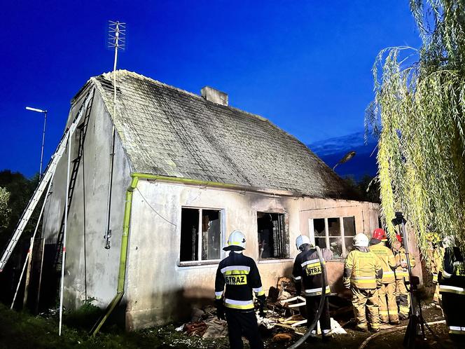 Tragiczny pożar domu pod Mogilnem! W płomieniach zginęła kobieta [ZDJĘCIA]