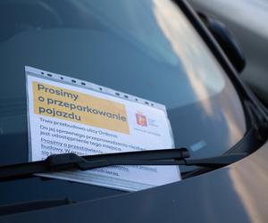 Drogowcy proszą o... przestawienie samochodów