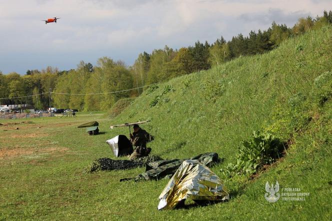 Żołnierze uczyli się maskowania przed dronami. Jedna rzecz szczególnie daje radę. "Sprawdza się również w terenie zurbanizowanym"