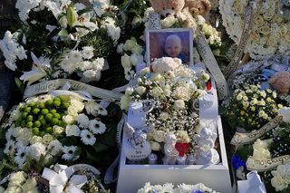 Mama Gabrysia widzi z okna jego grób. Prokuratura bada sprawę przeterminowanej szczepionki