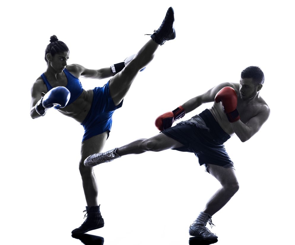 Tajski boks (muay thai) uchodzi za męski sport, ale nie ma przeszkód, aby uprawiały go także kobiety, które chcą zwiększyć swoją siłę i nauczyć się technik samoobrony.