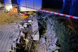 Rozbił forda na betonowym słupie. Jechał bez prawka i po alkoholu