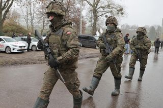 Drony nad Polską. Co z artykułem 5. NATO? Nawrocki mówi o artykule 4. NATO
